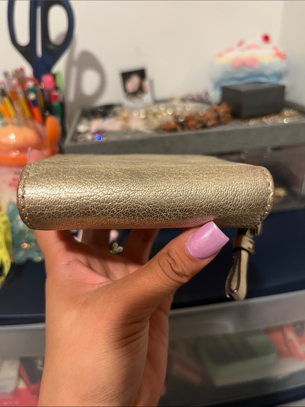 Cholé Small Metallic Gold Leather Zip Wallet - Picture 7 of 13